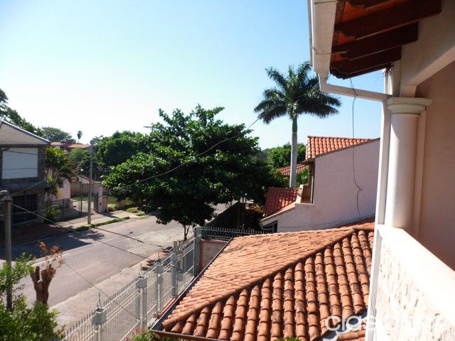 VENDO O PERMUTO MAJESTUOSA RESIDENCIA DE GRAN CATEGORIA,EN PLENO CENTRO DE SAN LORENZO,CON 5 DORMITORIOS,2 EN SUITE.....11 AIRE SPLIT....PISCINA | Clasipar Residencias / Mansiones - VENDO O PERMUTO MAJESTUOSA RESIDENCIA DE GRAN CATEGORIA,EN PLENO CENTRO DE SAN LORENZO,CON 5 DORMITORIOS,2 EN SUITE.....11 AIRE SPLIT....PISCINA