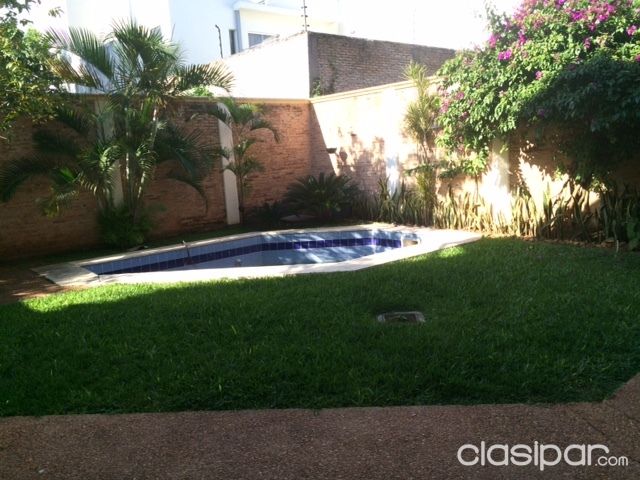 ALQUILO Residencia de 4 dormitorios zona Mburucuya c/piscina!!! | Clasipar Casas - ALQUILO Residencia de 4 dormitorios zona Mburucuya c/piscina!!!