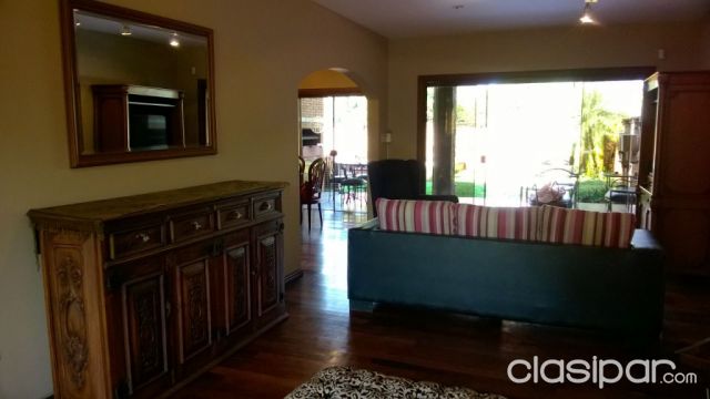 Alquilo o Vendo Residencia en Barrio Mcal. Estigarribia COD: CL 550 | Clasipar Residencias / Mansiones - Alquilo o Vendo Residencia en Barrio Mcal. Estigarribia COD: CL 550