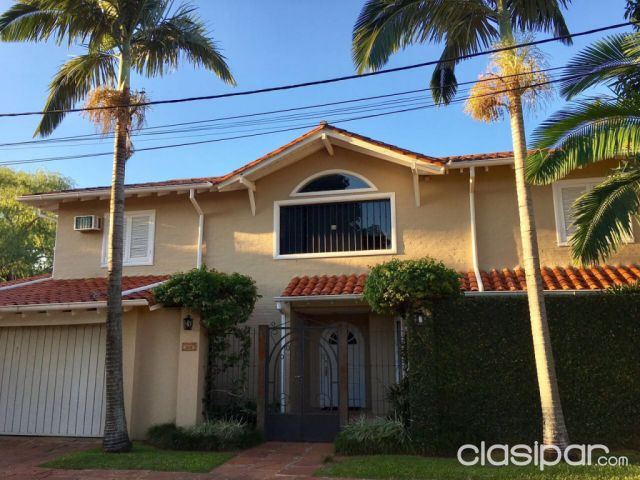Bº MBURUCUYÁ: ELEGANTE RESIDENCIA – 4 DORMIT – 540M2 – 500.000 USD. | Clasipar Residencias / Mansiones - Bº MBURUCUYÁ: ELEGANTE RESIDENCIA – 4 DORMIT – 540M2 – 500.000 USD.