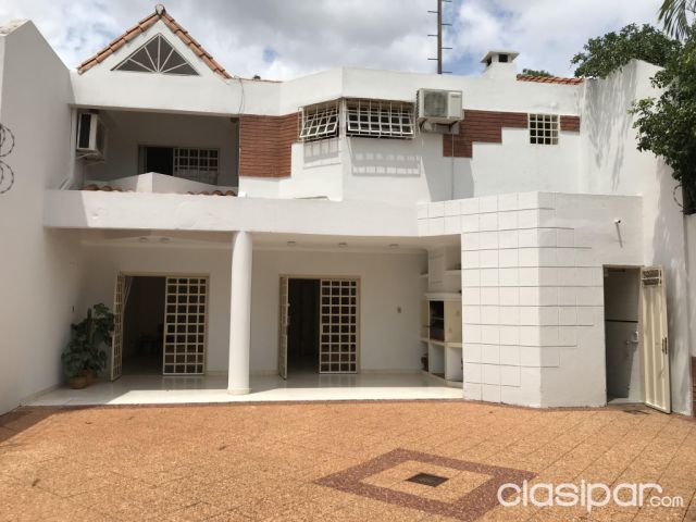 VENDO RESIDENCIA - EXCELENTE UBICACION- ZONA CLUB CENTENARIO - LEON CONDOU -SIL | Clasipar Casas - VENDO RESIDENCIA - EXCELENTE UBICACION- ZONA CLUB CENTENARIO - LEON CONDOU -SIL