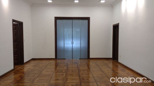 ALQUILO AMPLIA RESIDENCIA 2600 M2 EN ESQUINA EN BARRIO MCAL ESTIGARRIBIA | Clasipar Residencias / Mansiones - ALQUILO AMPLIA RESIDENCIA 2600 M2 EN ESQUINA EN BARRIO MCAL ESTIGARRIBIA