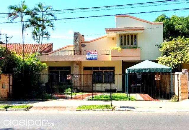 OFERTA Gran casa sobre Venezuela a pasos del Colegio SIL - Asuncion | Clasipar Casas - OFERTA Gran casa sobre Venezuela a pasos del Colegio SIL - Asuncion
