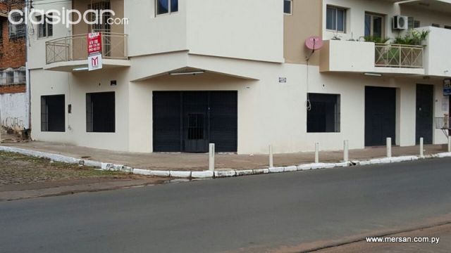 ALQUILO SALON DOBLE EN ESQUINA - FDO DE LA MORA Z/ SUR - 120 M2 (COD. 185) | Clasipar Locales / Oficinas / Salones - ALQUILO SALON DOBLE EN ESQUINA - FDO DE LA MORA Z/ SUR - 120 M2 (COD. 185)
