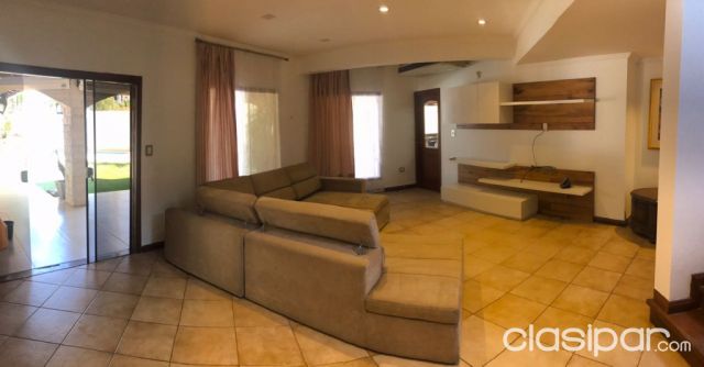 Alquilo Hermosa residencia a pasos del Shopping del sol | Clasipar Casas - Alquilo Hermosa residencia a pasos del Shopping del sol