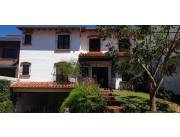 HERMOSA CASA EN MBURUCUYA CON 4 DORMITORIOS Y PISCINA HERMOSA CASA EN MBURUCUYA CON 4 DORMITORIOS Y PISCINA
