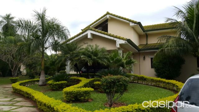 REMATO imponente casa en zona yacht y golf club lambare a cuadras de avenida principal | Clasipar Casas - REMATO imponente casa en zona yacht y golf club lambare a cuadras de avenida principal
