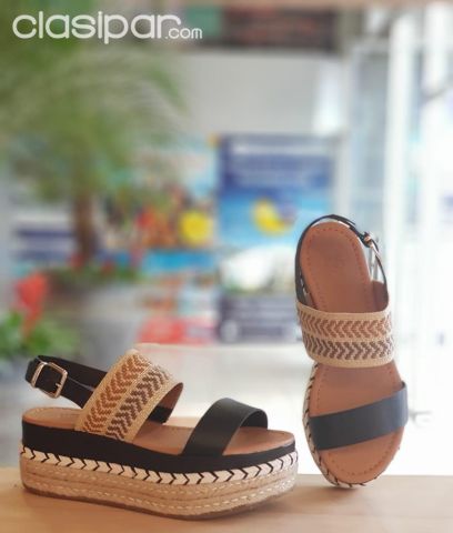 SANDALIA CON PLATAFORMA - CALCE 37 | Clasipar Ropa y calzados - SANDALIA CON PLATAFORMA - CALCE 37