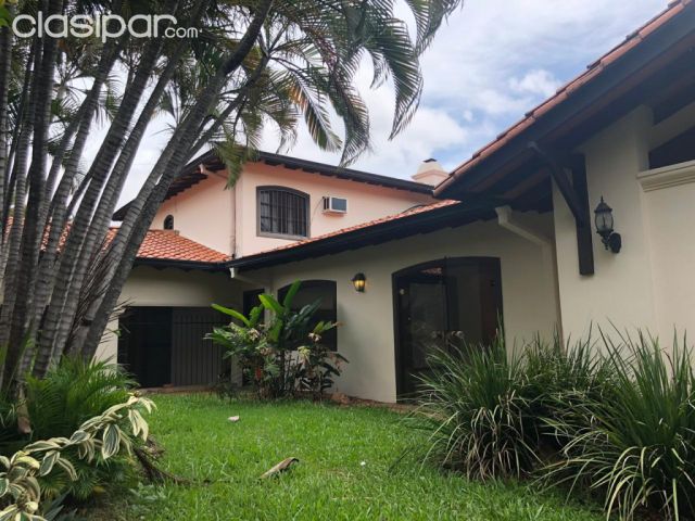 Alquila Residencia de 4 dormitorios con Piscina en Barrio Villa Morra | Clasipar Residencias / Mansiones - Alquila Residencia de 4 dormitorios con Piscina en Barrio Villa Morra