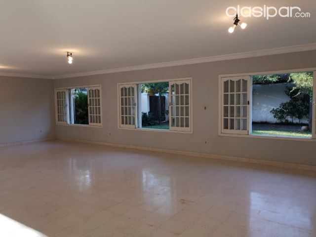 En venta Imponente Residencia Barrio Mburucuya | Clasipar Residencias / Mansiones - En venta Imponente Residencia Barrio Mburucuya