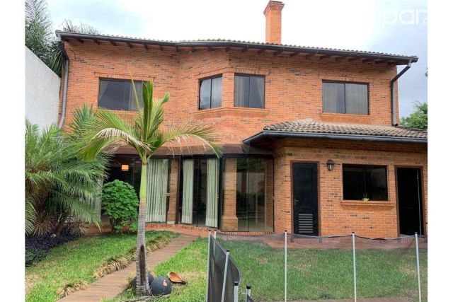 Amplia y Fina residencia en Los Mangales | Clasipar Casas - Amplia y Fina residencia en Los Mangales