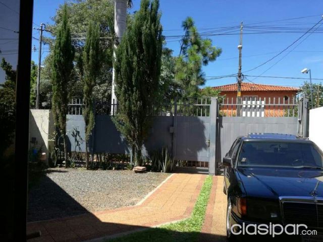 CASA C/AMPLIO JARDÍN , PISC EN LOS LAURELES | Clasipar Casas - CASA C/AMPLIO JARDÍN , PISC EN LOS LAURELES