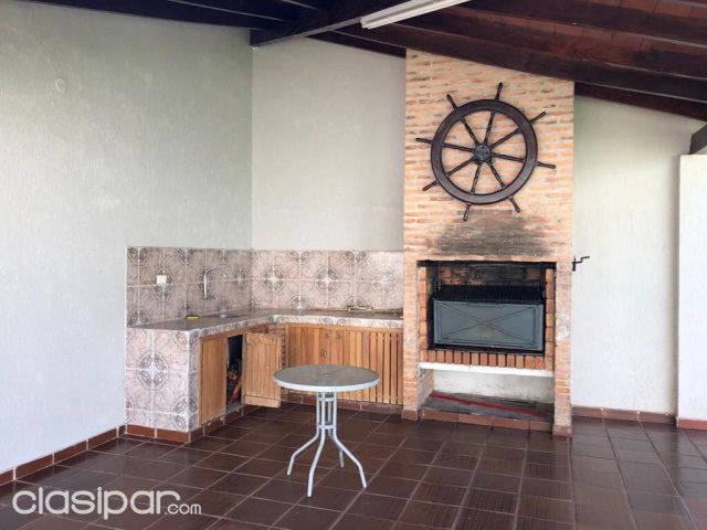 Hermosa Casa en venta ubicada en el Barrio Mariscal Estigarribia | Clasipar Casas - Hermosa Casa en venta ubicada en el Barrio Mariscal Estigarribia