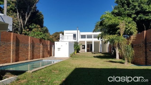 MBURUCUYÁ: CONFORTABLE RESIDENCIA, 3 DORMITORIOS, GRAN JARDÍN, PISCINA, SAUNA, 2.700 USD | Clasipar Residencias / Mansiones - MBURUCUYÁ: CONFORTABLE RESIDENCIA, 3 DORMITORIOS, GRAN JARDÍN, PISCINA, SAUNA, 2.700 USD