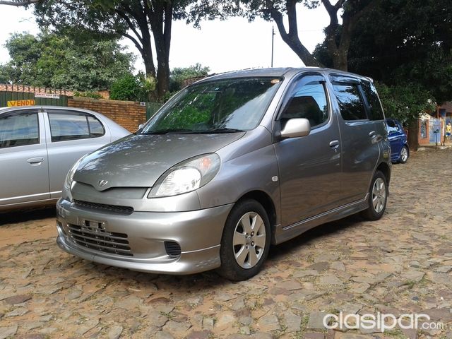 Toyota funcargo 2002